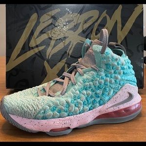 Youth Nike Lebron 17 Basketball Sneakers Size 4.5Y